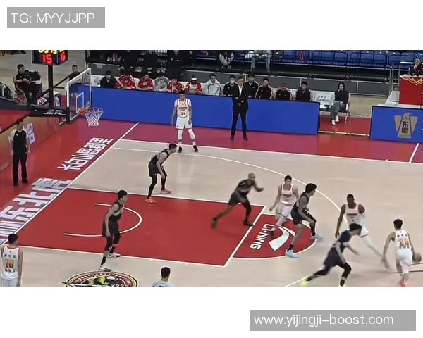 姚明在赛场上遭遇低迷表现引发球迷热议与调侃