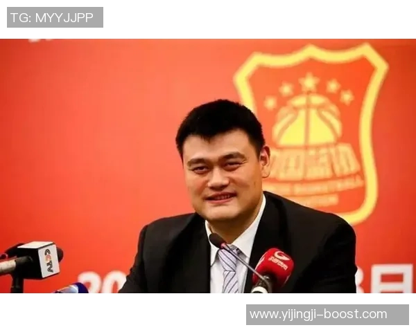 姚明独特拍手方式引发热议背后的文化意义与体育精神探讨